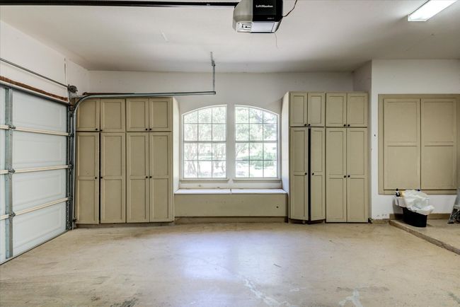Built-in cabinets in garage. | Image 25