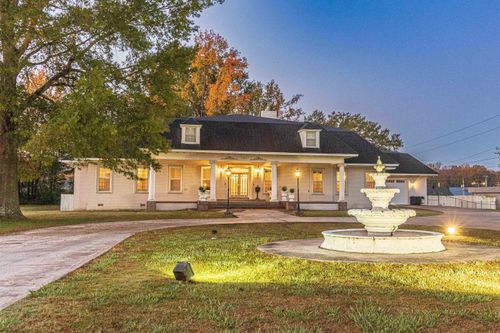 401 E Poplar Ave, Selmer, TN, 38375-1799 | Card Image