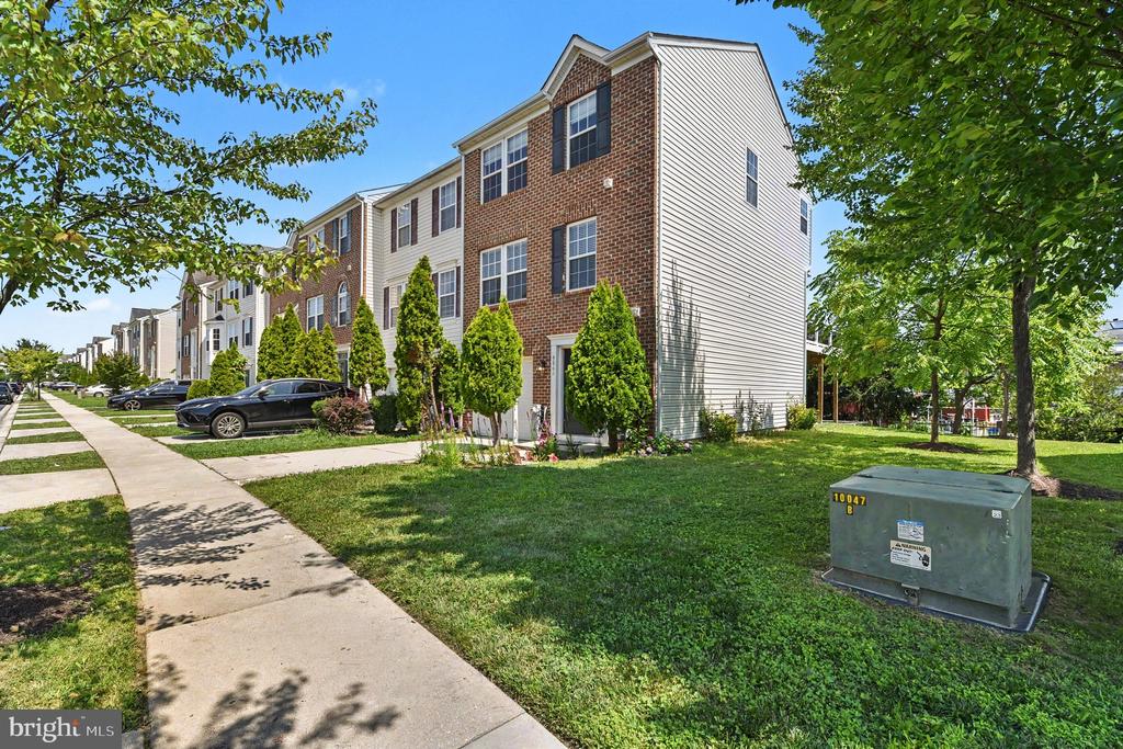 Residential in MIDDLE RIVER 4