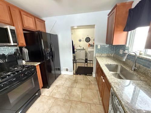 9416 Princess St, Taylor, MI, 48180-3009 | Card Image