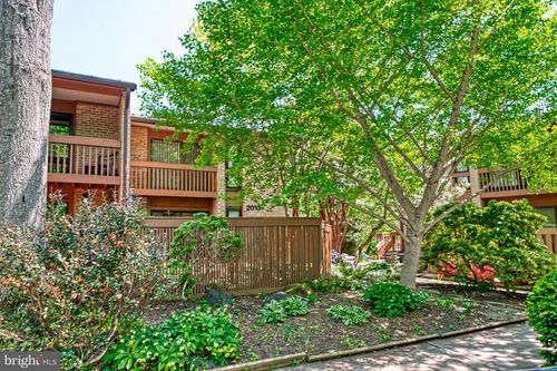 2013 Lakewinds Dr, Reston, VA, 20191-4027 | Card Image