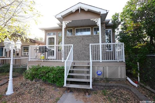 1340 Mcintosh St, Regina, SK, S4T5C2 | Card Image