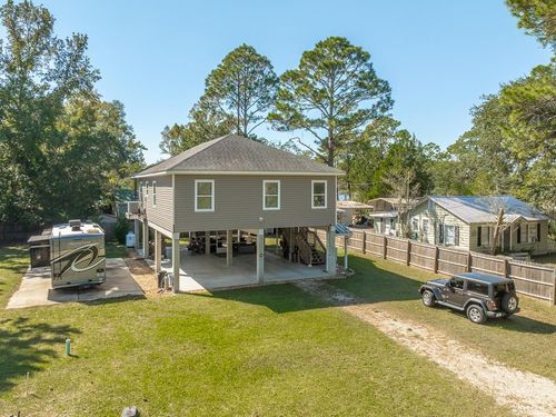 811 Bruce Ave, Carrabelle, FL, 32322-2162 | Card Image