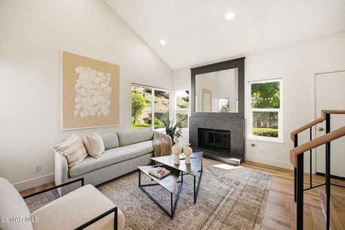 974 Quarterhorse Ln, Oak Park, CA, 91377-3969 | Card Image