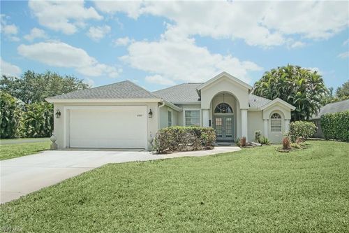 1537 Vintage Ln, NAPLES, FL, 34104-0805 | Card Image