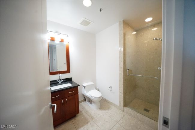 UNIT-804 - 4525 Dean Martin Dr, Condo with 2 bedrooms, 2 bathrooms and null parking in Las Vegas NV | Image 9