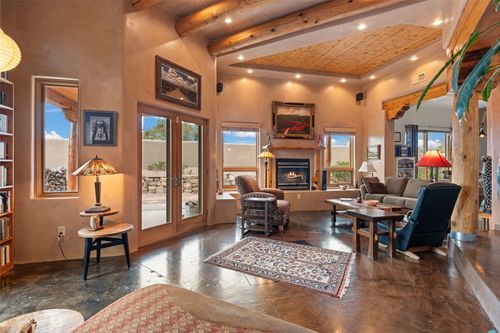 3 Avenida De Mercedes, Santa Fe, NM, 87506-8201 | Card Image