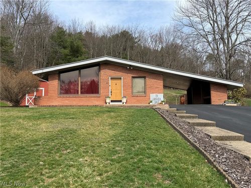 138 Lawnview Dr, New Cumberland, WV, 26047-3173 | Card Image