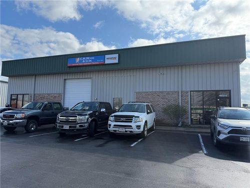 6603 E Royal St, Pleasant Valley, MO, 64068-8711 | Card Image