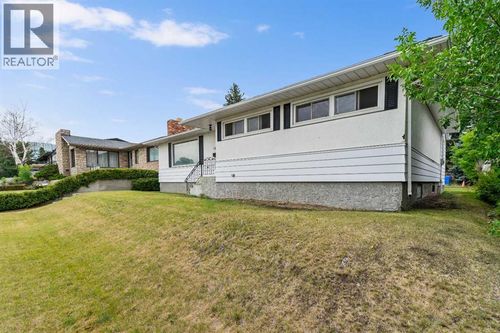 1552 Windsor St Nw, Calgary, AB, T2N3X3 | Card Image