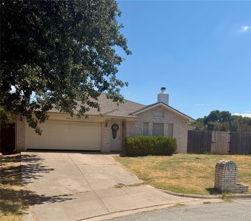 202 Lancelot Dr, Weatherford, TX, 76086-5936 | Card Image