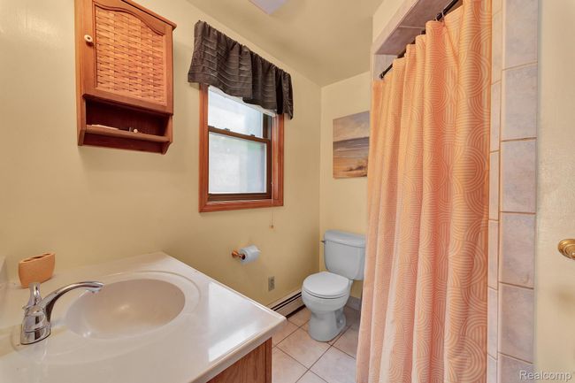 1st floor bath.jpg | Image 29