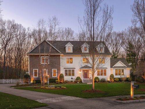 8 Goldman Cir, Bedford, MA, 01730-1371 | Card Image