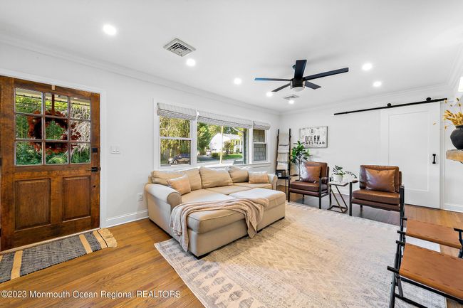 Living Room | Image 9