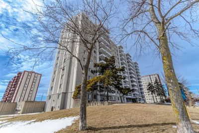 211 - 940 Caledonia Rd, Condo with 2 bedrooms, 1 bathrooms and 1 parking in North York ON | Image 2