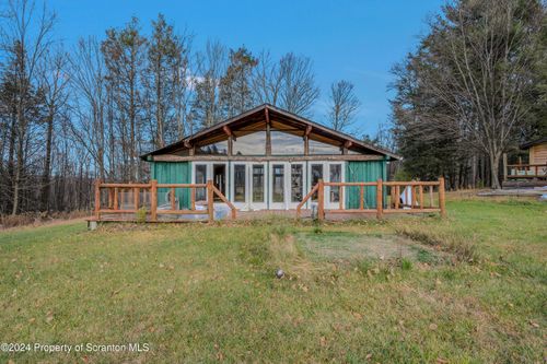 149 Lincoln Green Ln, Newfoundland, PA, 18445-5008 | Card Image