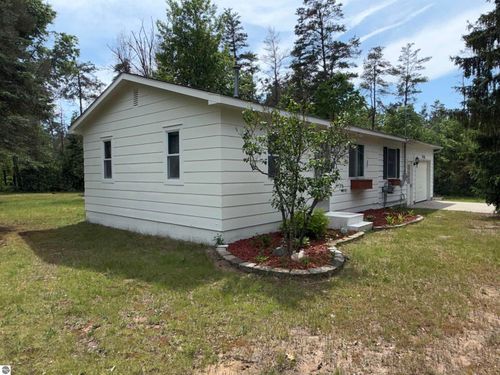 1740 E Mccredie Rd, Roscommon, MI, 48653-9702 | Card Image