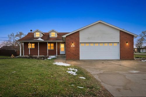 4 Junior Dr, Sandwich, IL, 60548-2545 | Card Image