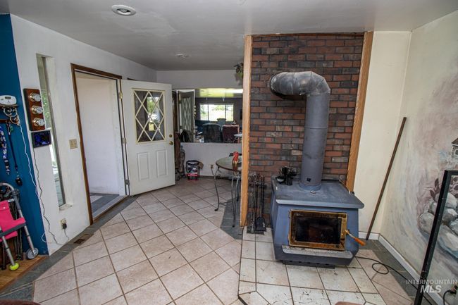 Tiled entrance foyer with a wood stove | Image 15