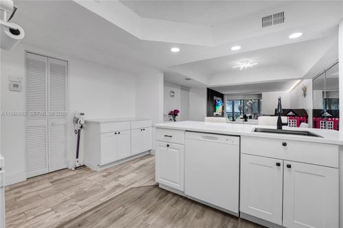 205-23380 Carolwood Ln, Boca Raton, FL, 33428-2148 | Card Image