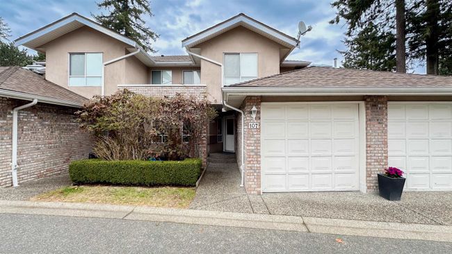 107 - 15550 26 Av Avenue, Townhouse with 3 bedrooms, 2 bathrooms and 2 parking in White Rock BC | Image 1