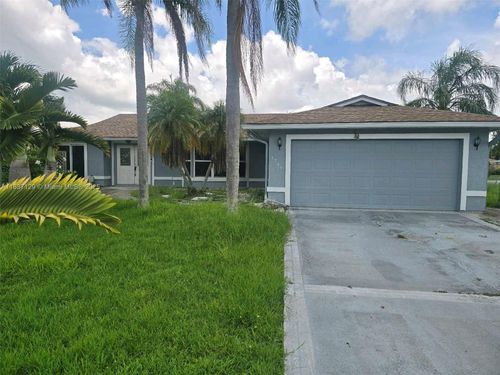 1744 Se Berkshire Blvd, Port St. Lucie, FL, 34952-7111 | Card Image