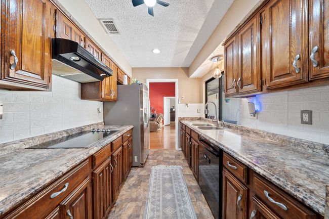 Kitchen offer plenty of room for baking and entertaining | Image 11