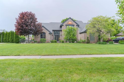 14607 Stratford Ct, Shelby Township, MI, 48315-1557 | Card Image