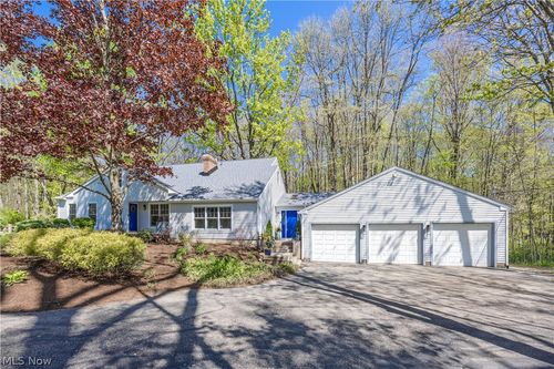 31599 Fairview Rd, Chagrin Falls, OH, 44022-2271 | Card Image