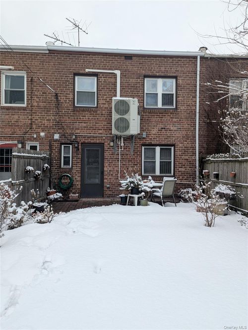 8906 218th St, Queens Village, NY, 11427-2416 | Card Image