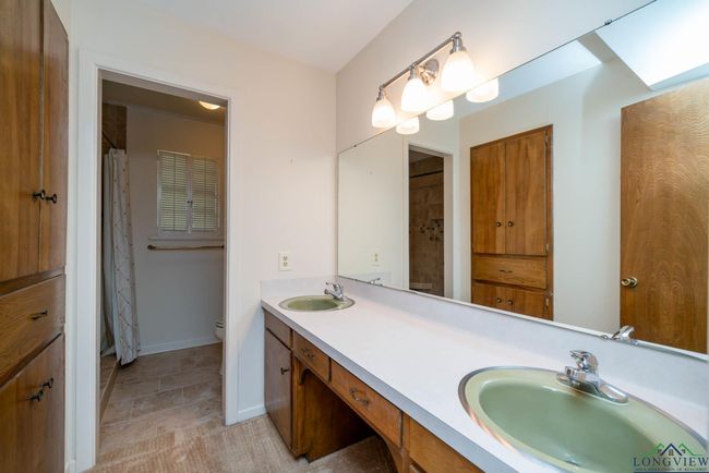 107 Tulip St, House other with 3 bedrooms, 3 bathrooms and null parking in White Oak TX | Image 45