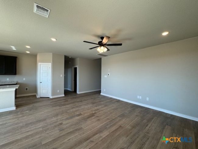927 James Parker Cir, House other with 3 bedrooms, 2 bathrooms and null parking in Killeen TX | Image 6