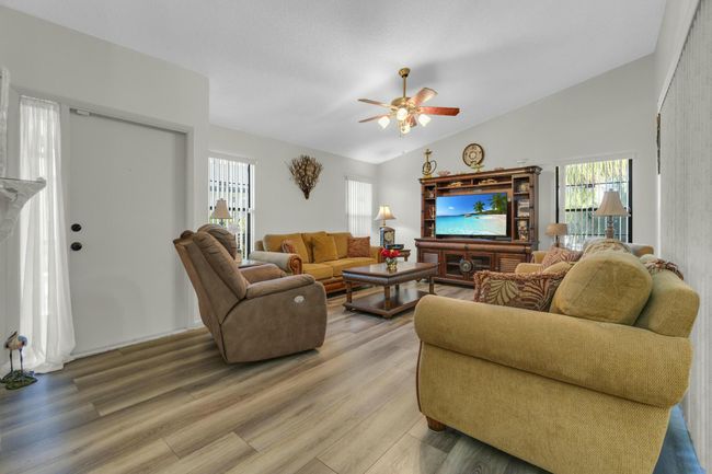 4389 Willow Pond Cir, Condo with 2 bedrooms, 2 bathrooms and null parking in West Palm Beach FL | Image 8