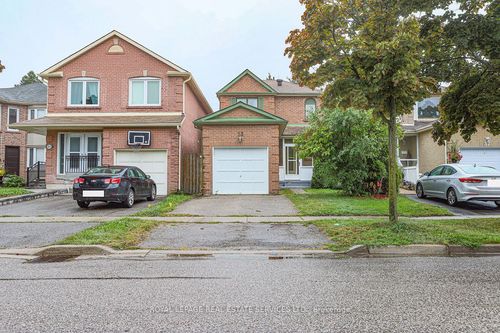 35 Gailcrest Cir, Thornhill, ON, L4J5V3 | Card Image