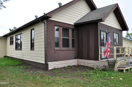 301 Main St, Wing, ND, 58494-4002 | Card Image