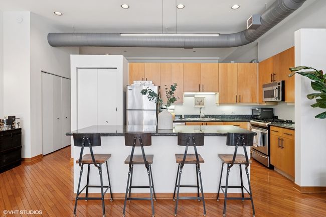 APT-708 - 333 W Hubbard St, Condo with 2 bedrooms, 2 bathrooms and null parking in Chicago IL | Image 5