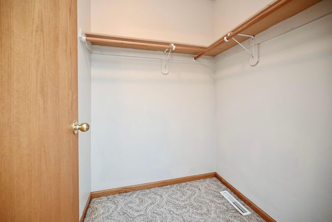 19 Walk-in Closet.jpg | Image 19