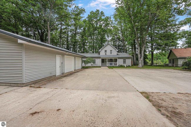 6836 Aarwood Trl Nw, House other with 4 bedrooms, 2 bathrooms and null parking in Rapid City MI | Image 63