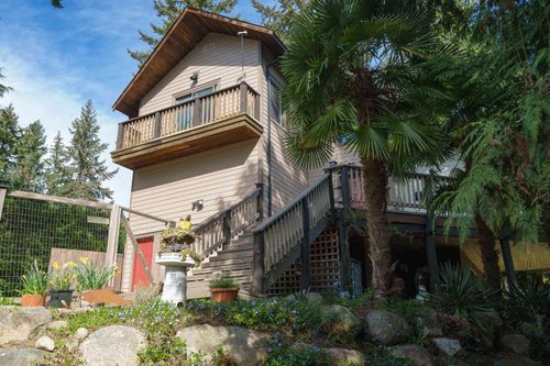 8096 Westwood Rd, Halfmoon Bay, BC, V7Z1A7 | Card Image
