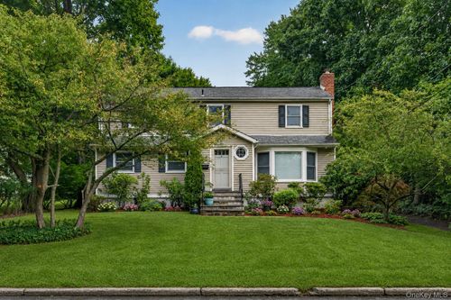 9 Verne Pl, Hartsdale, NY, 10530-1026 | Card Image