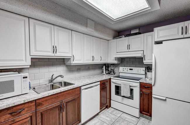 407 - 1505 8 Avenue Nw, Home with 3 bedrooms, 2 bathrooms and 1 parking in Calgary AB | Image 6