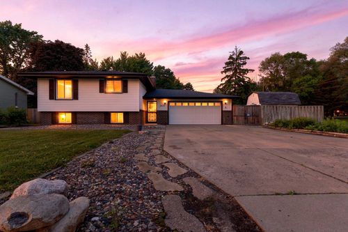 2515 Hillview Rd, Mounds View, MN, 55112-6021 | Card Image