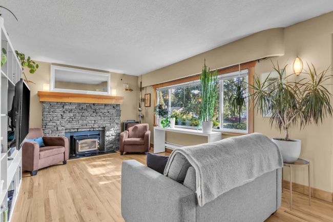 22001 Cliff Avenue, House other with 4 bedrooms, 2 bathrooms and 7 parking in Maple Ridge BC | Image 4