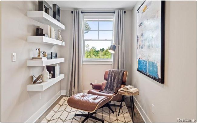 Beautiful cozy sitting area off of loft | Image 10
