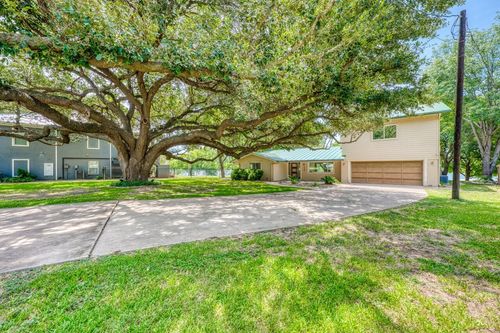 1704 Bluebonnet Ln, Kingsland, TX, 78639-9569 | Card Image