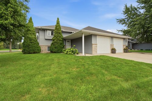 653 Grayhawk Dr, Mankato, MN, 56001-8715 | Card Image