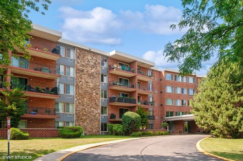 apt-106n-18 E Old Willow Rd, Prospect Heights, IL, 60070-1942 | Card Image