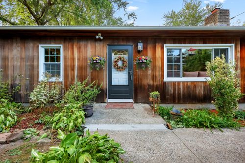 325 Shelton Rd, Trumbull, CT, 06611-5134 | Card Image