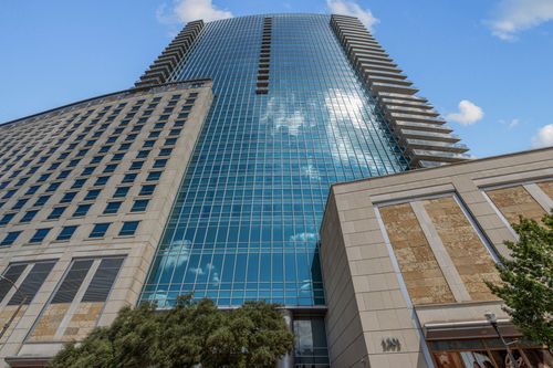 apt-2402-1301 Throckmorton St, Fort Worth, TX, 76102-6320 | Card Image