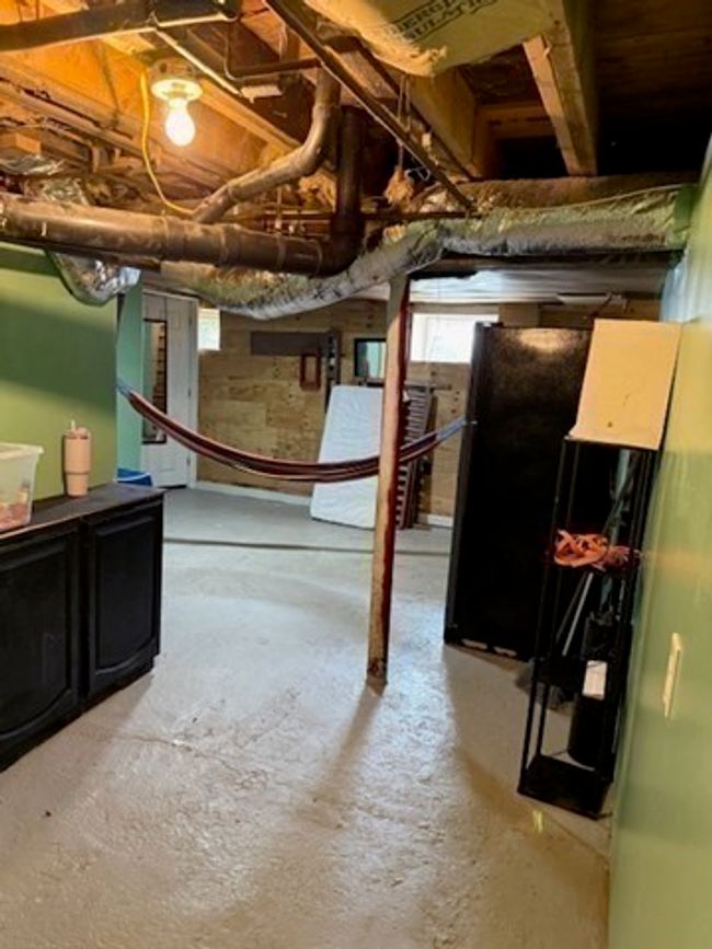10 Byron St, House other with 4 bedrooms, 2 bathrooms and 4 parking in Worcester MA | Image 20